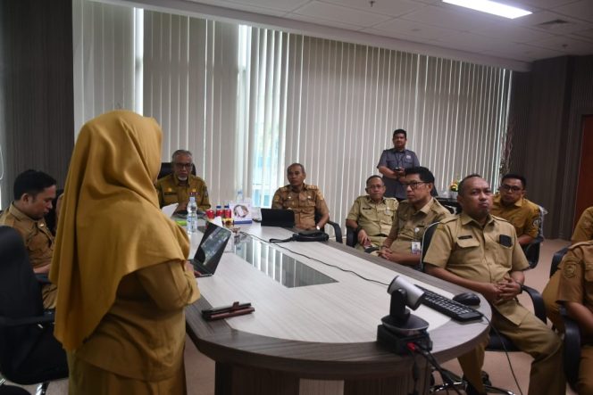 
					Bahas Efisiensi Anggaran, Plh Sekprov Herdin Ismail Rapat Bersama Sekda Se-Sulbar