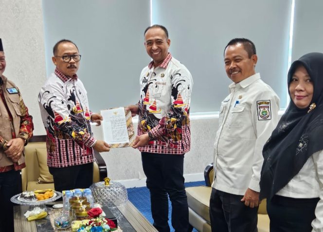 
					Gubernur Sulbar Tunjuk Tiga Pejabat Plt untuk Isi Posisi Strategis di Pemprov