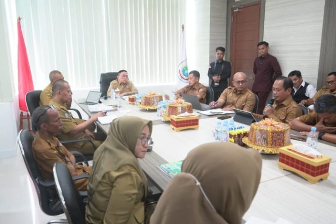 
					Kabag Umum dan Keuangan Sekretariat DPRD Sulbar Menghadiri Rapat Pembahasan Perkembangan Aset Randis