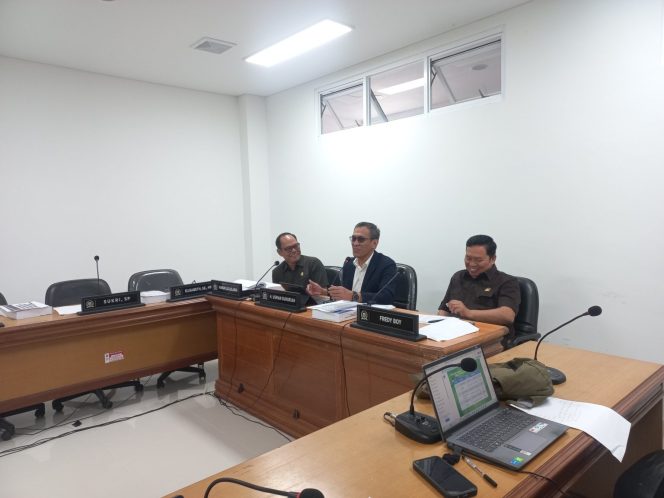 
					Komisi III DPRD Sulbar Gelar Rapat Kerja Bahas LKPJ Gubernur TA 2025