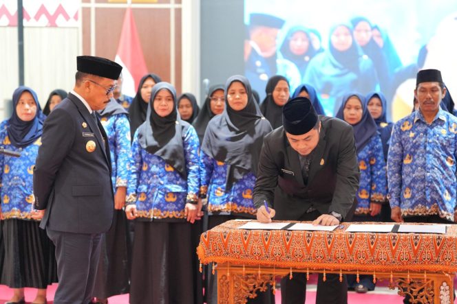 
					Gubernur Sulbar Lantik 29 Pejabat, Yamin Saleh Jabat Kabiro Pengadaan Barang dan Jasa