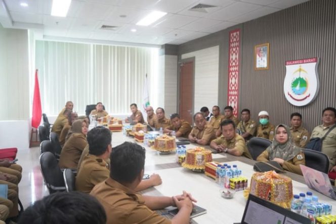
					Sekretariat DPRD Sulbar Tertibkan Kendaraan Dinas, Dua Unit Roda Empat Berhasil Diamankan