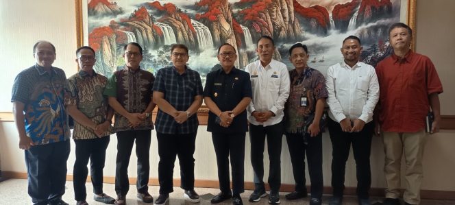 
					Gubernur SDK Temui Direktur Lion Air, Upayakan Kembalinya Penerbangan Batik Air Rute Mamuju–Makassar