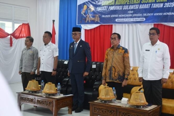 
					Plh Sekda Sulbar Buka LKS SMK 2025: Dorong Generasi Inovatif dan Berdaya Saing