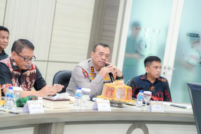
					Wakil Ketua DPRD Sulbar Hadiri Rapat Strategis Forkopimda Bahas Peningkatan Investasi Daerah