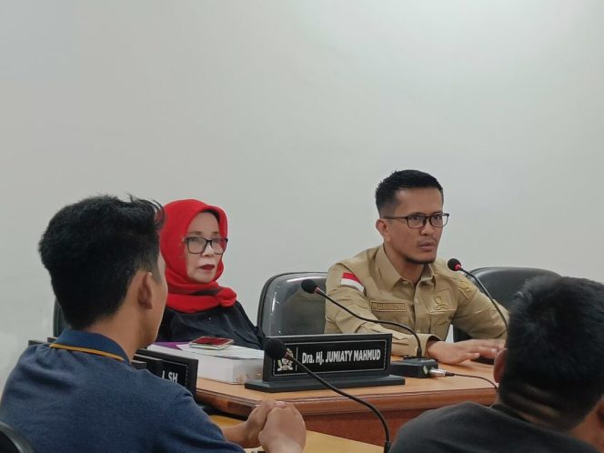 
					Audiensi Tertunda, DPRD Sulbar Pastikan Komitmen Fasilitasi Dialog Terkait Kasus PT. MUL