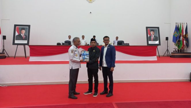 
					Paripurna DPRD Sulbar Bahas RPJMD: Menetapkan Arah Baru Pembangunan Menuju Sulbar Maju dan Berdaya Saing