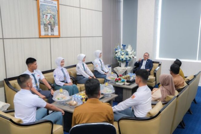 
					Enam Calon Paskibraka Sulbar Dilepas Gubernur SDK ke Seleksi Nasional