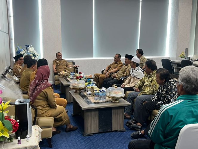 
					Gubernur Sulbar Jadi Penengah, Konflik Dua Desa Tapalang Diselesaikan Secara Adat
