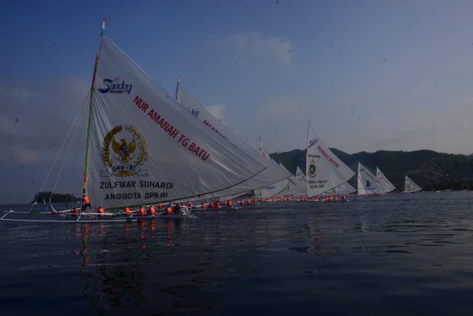 
					Etape II Sandeq Silumba 2025: Persaingan Passandeq Rute Pamboang–Banua Sendana Makin Sengit