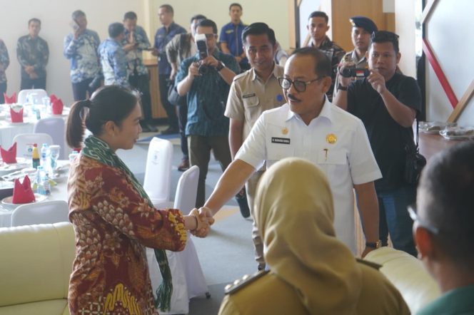 
					Wamenpar Tiba di Mamuju, Siap Saksikan Final Sandeq Silumba 2025 di Pulau Karampuang