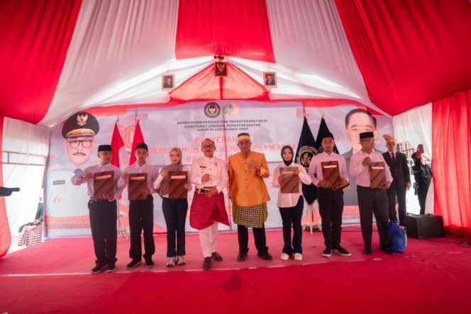 
					Gubernur Sulbar Wakili Presiden, Serahkan Remisi kepada 1.486 Napi
