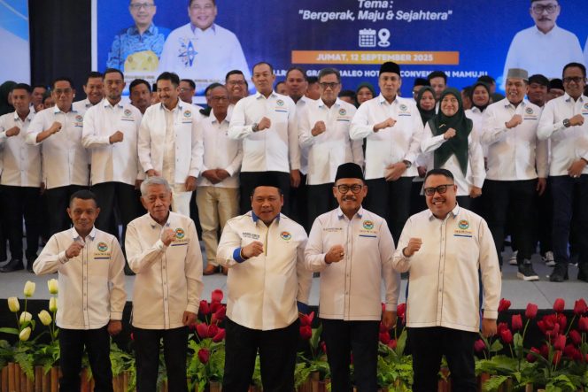 
					Dilantik Ketua PB IKA PMII, Suhardi Duka Resmi Pimpin IKA PMII Sulbar