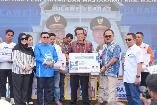 
					Pemprov Sulbar Salurkan Rp31,19 Miliar ke Majene, 15 Titik Internet Baru Terpasang