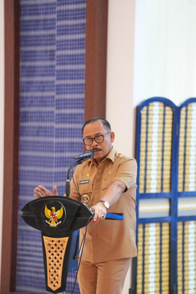 
					Gubernur Sulbar Imbau Masyarakat Kawal Aksi Demo dengan Damai