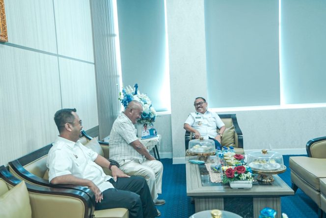 
					Pertemuan Gubernur Sulbar dengan Raja Mamuju dan Raja Balanipa Bahas Stabilitas Daerah