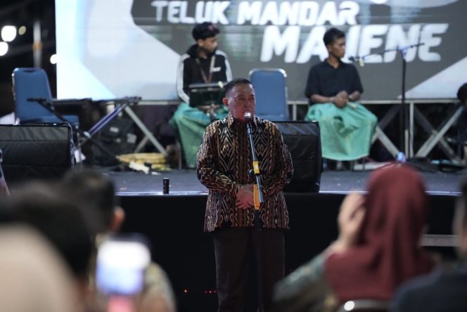 
					Wagub Sulbar Buka Festival Sandeq Teluk Mandar, Ajak Lestarikan Warisan Bahari Mandar