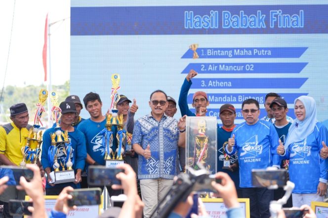 
					Festival Sandeq Teluk Mandar 2025 Berakhir, Gubernur SDK Pastikan Tahun Depan Digelar Lebih Meriah