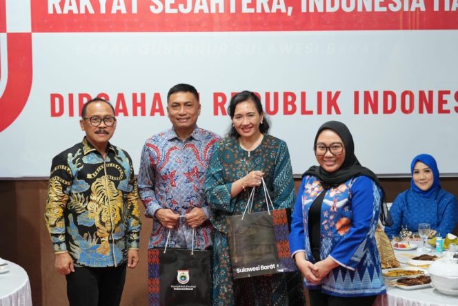 
					Gubernur Sulbar Sambut Pangdam XXIII Palaka Wira, Tegaskan Siap Berkolaborasi Dukung Kebijakan Presiden