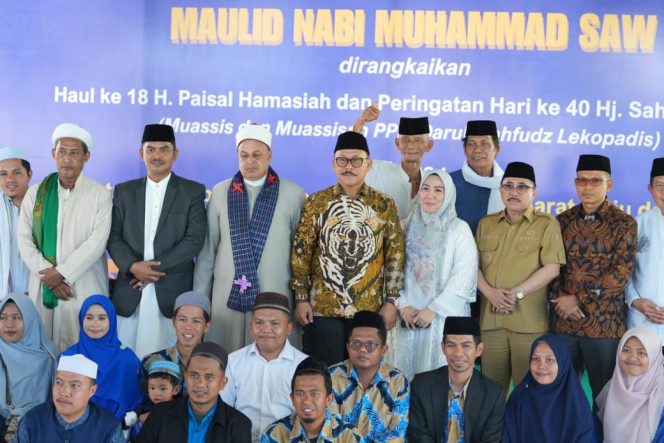 
					Gubernur Sulbar Hadiri Maulid Nabi di Ponpes Darul Mahfudz, Ajak Generasi Perkuat Iman dan Integritas