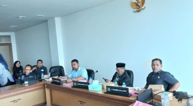 
					Komisi I DPRD Sulbar Bahas Rancangan KUA-PPAS 2026 Bersama OPD Mitra Kerja
