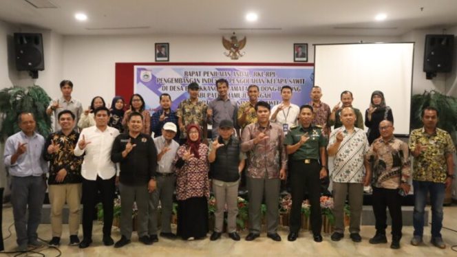 
					DLH Sulbar Gelar Rapat Penilaian Dokumen Amdal PT Mitra Andalan Sawit untuk Pengembangan Industri Kelapa Sawit