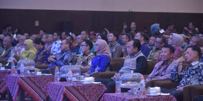 
					Wakil Ketua DPRD Sulbar Hadiri Penutupan Sandeq Silumba 2025: Tradisi Maritim Mandar Harus Dijaga