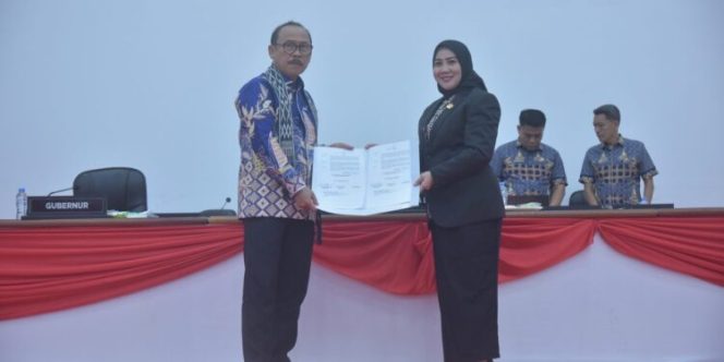 
					DPRD Sulbar Gelar Paripurna Penyerahan SK Penyempurnaan Ranperda RPJMD 2025–2029