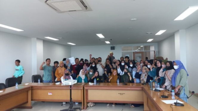 
					Komisi I DPRD Sulbar Gelar RDP dengan Tenaga Kontrak Mamuju soal PPPK Paruh Waktu