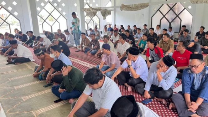 
					DPRD Sulbar Gelar Shalat Jumat dan Peringatan Maulid Nabi di Masjid Ar-Rayyan