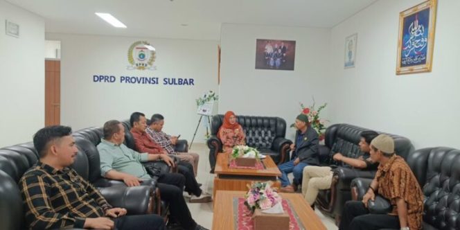 
					Wakil Ketua DPRD Sulbar Terima Kunjungan DPRD Polman Bahas Regulasi Pengelolaan Limbah Domestik