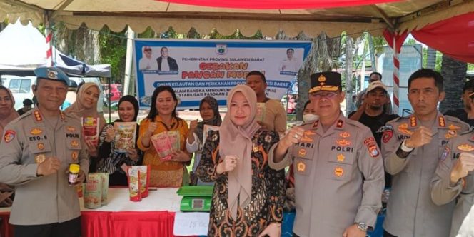 
					Ketua DPRD Sulbar Hadiri Kick Off Gerakan Pangan Murah di Lapangan Ahmad Kirang Mamuju