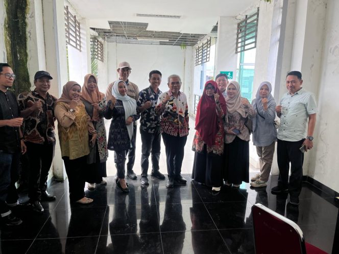 
					DLH Sulbar Gelar Apel Pagi, Tekankan Disiplin dan Kepedulian Lingkungan