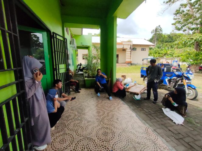 
					UPTD Laboratorium DLH Sulbar Gelar Kegiatan Jumat Bersih untuk Ciptakan Lingkungan Kerja Sehat