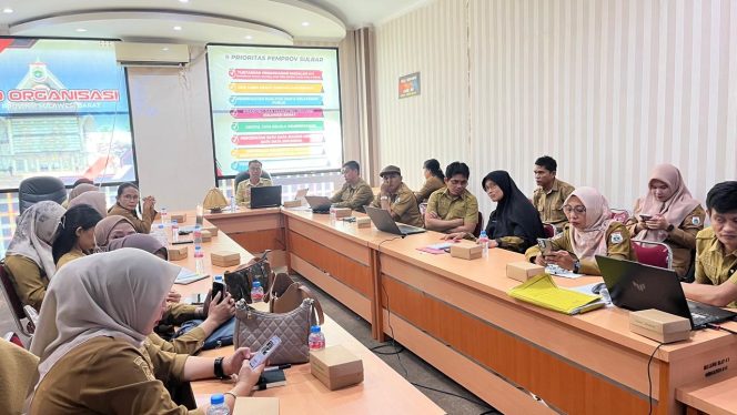 
					Evaluasi Pelayanan Publik Sulbar: Tim Beberkan Catatan dan Rekomendasi Perbaikan