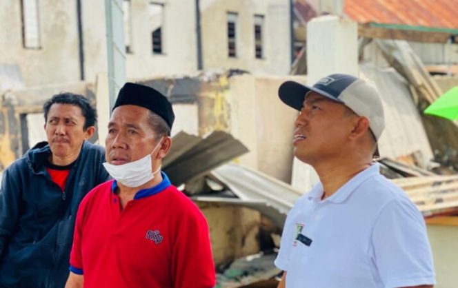 
					Pemprov dan DPRD Sulbar Tinjau Lokasi Kebakaran 29 Rumah di Polewali Mandar, Pastikan Penanganan Cepat dan Tepat